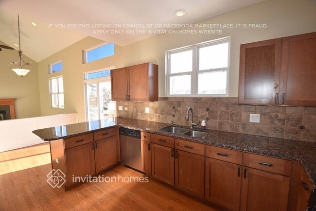 Building Photo - 878 Deer Path Dr