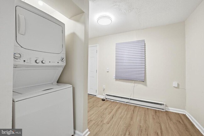 Building Photo - 711 Harvard St NW