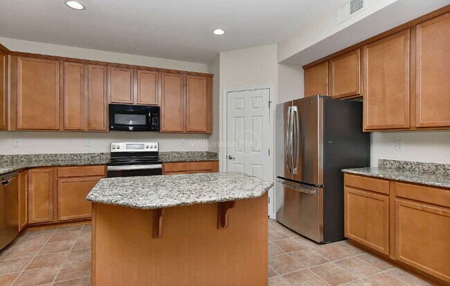 Building Photo - Beautiful 3,409 sqft 5-bedroom 3-bath Exec...