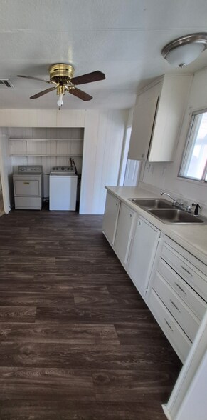 Building Photo - 3601 E Wyoming Ave