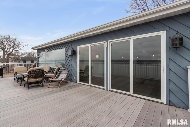 Building Photo - 15326 N River Beach Dr