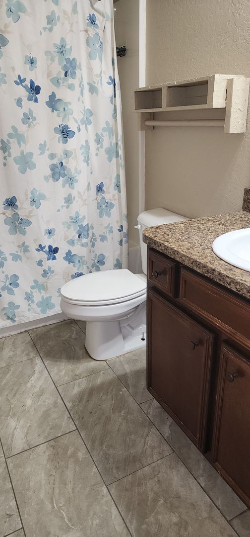 Building Photo - "NEW LOWER PRICE" LOVELY TWO-STORY W/ 5 BEDS, 3 FULL BATHS. LOCATED IN A GREAT NEIGHBORHOOD