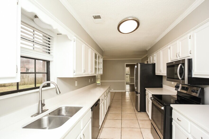 Building Photo - 4466 Dawn Oaks Cove