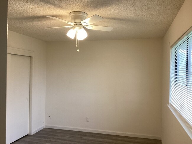 Building Photo - 16385 N D St