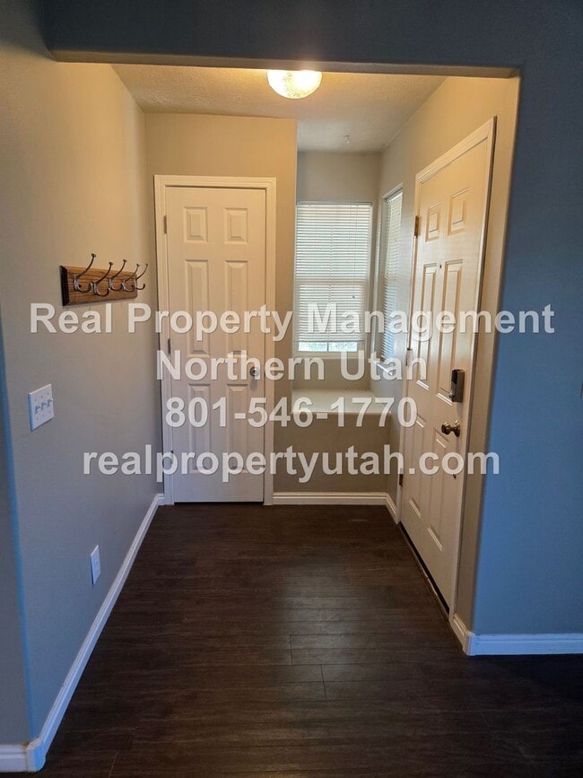 Building Photo - 2 Bed 2 Bath Condo in Clearfield Now Available!