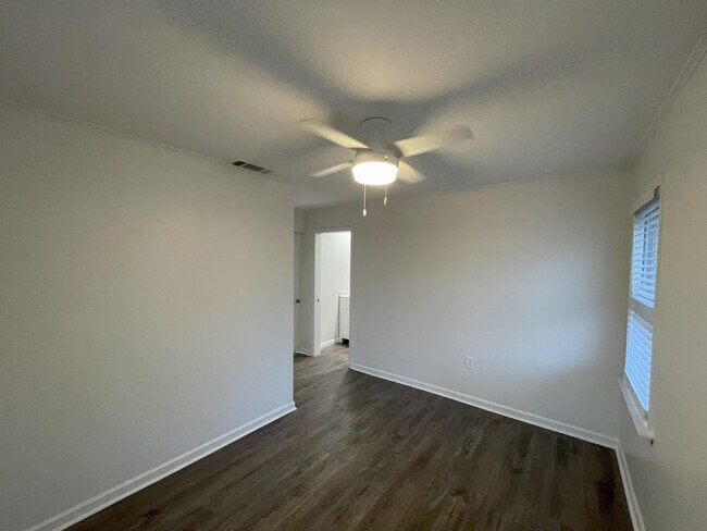 Building Photo - 4967 Kimball Ave