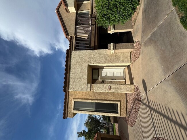 Building Photo - 1905 E University Dr