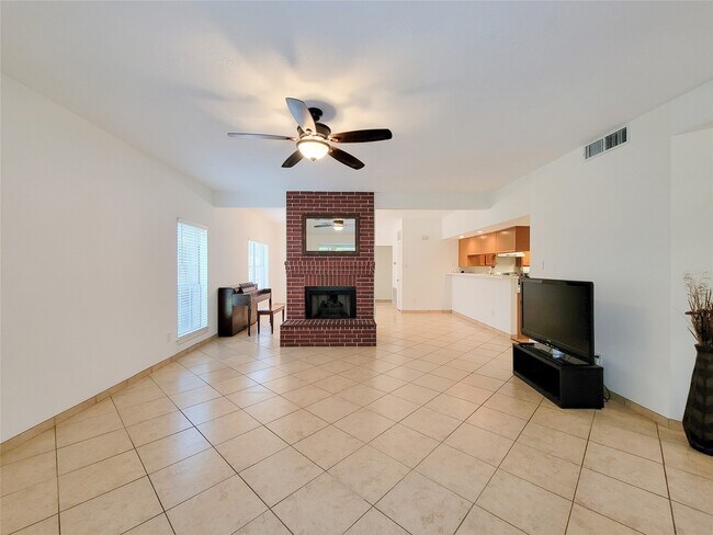 Building Photo - 2431 Edgewood Dr