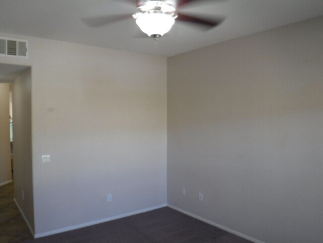 Building Photo - 1500 SQUARE FEET, 2 BED, 2 BATH AND 2 CAR GARAGE