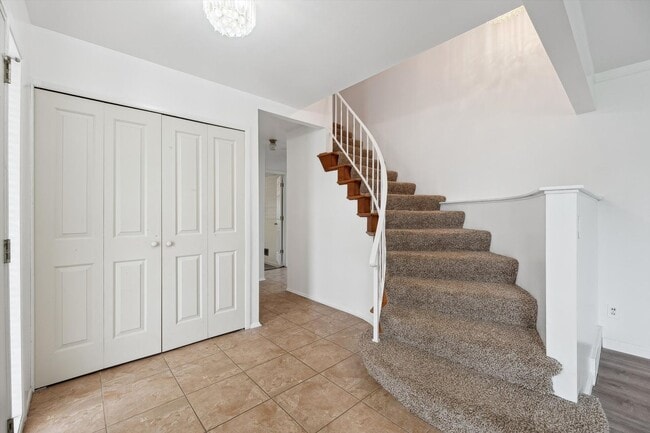 Building Photo - Move-In Ready 4 bedroom, 3 bathroom Home i...