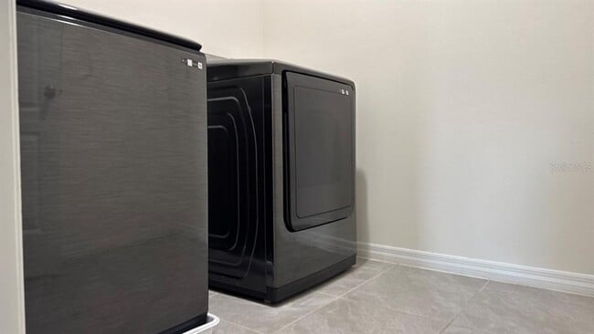 Building Photo - 1280 Cascades Ave