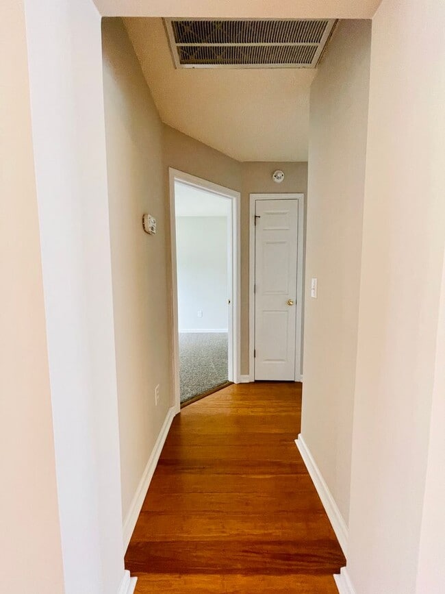 Building Photo - Fenced in Yard AND shed! ADORABLE 3 Bedroom Home with Garage - GREAT Conway location!