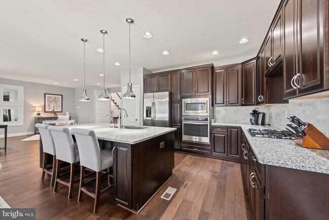 Building Photo - 23303 Mount Middleton Square