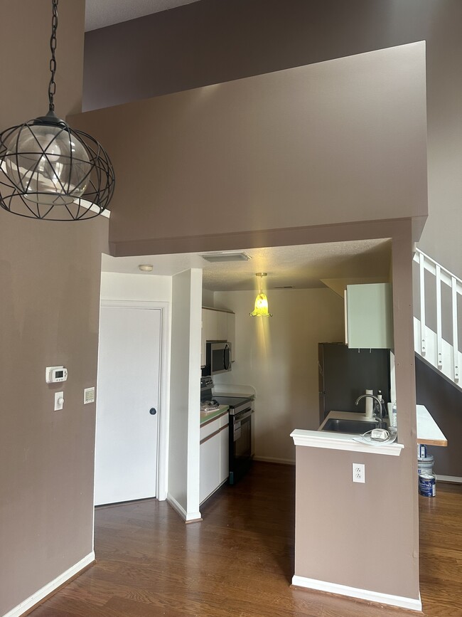 Building Photo - 5080 Heathglen Cir