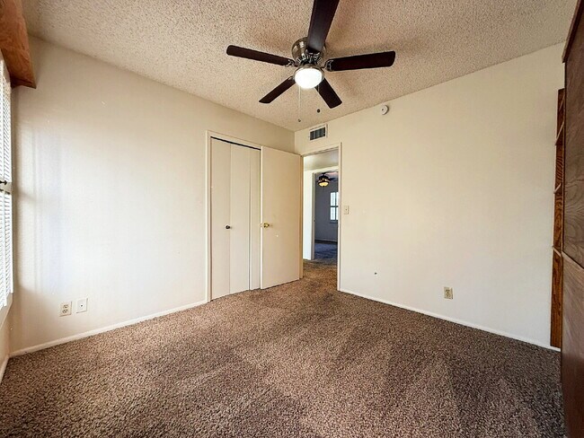 Building Photo - "Charming 3-Bedroom Oasis in Goodyear - Sp...