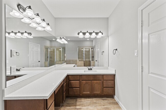 Building Photo - 521 Ironwood Forest Dr