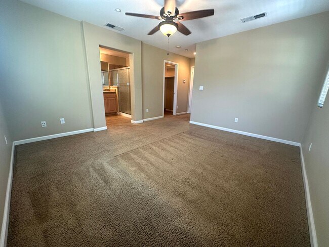 Building Photo - Gorgeous 3 Bed, 2 Bath in Gated Community in Brentwood