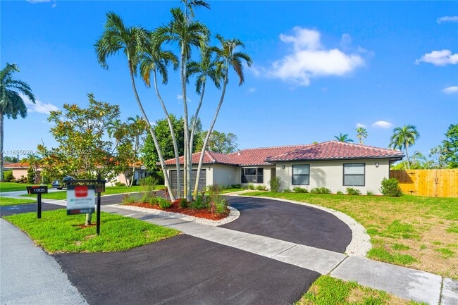 Building Photo - 1005 NW 99th Ave