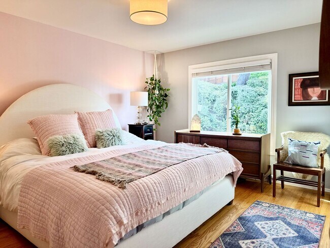 Building Photo - 3BR/2BA | Unobstructed Panoramic Views | Live Above the Fog | Intentional Living
