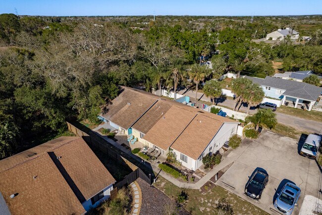 Building Photo - Beautifully Maintained 2-Bedroom, 2-Bath Villa in Tarpon Springs