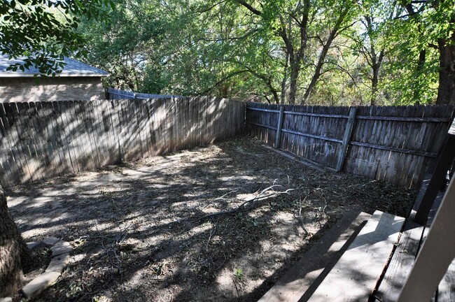 Building Photo - FOR LEASE! - 2 Bedroom - 2 Bath + 2 Car Ca...