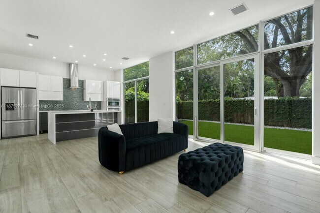 Building Photo - 5720 SW 24th St