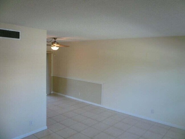 Building Photo - 4101 Oak Terrace Dr