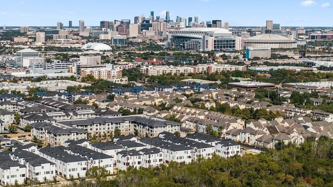 Building Photo - 2718 Grand Fountains Dr