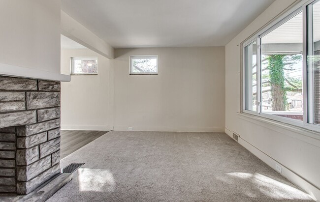 Building Photo - 2 bedroom home in Garfield for Rent!