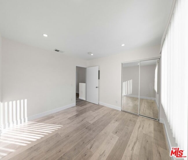 Building Photo - 14112 Delano St