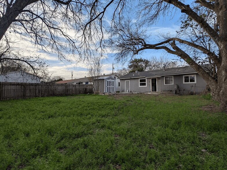 Building Photo - 5802 Magnes Ln