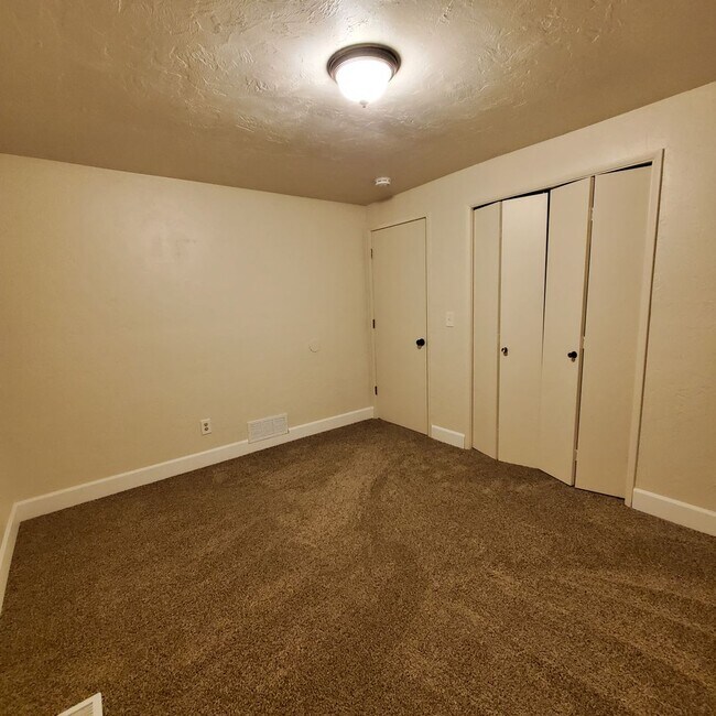 Building Photo - KIN - 30th Duplex