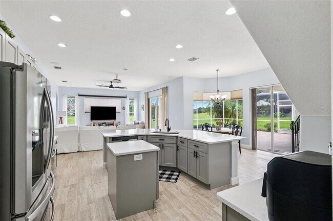 Building Photo - 13049 Thoroughbred Dr