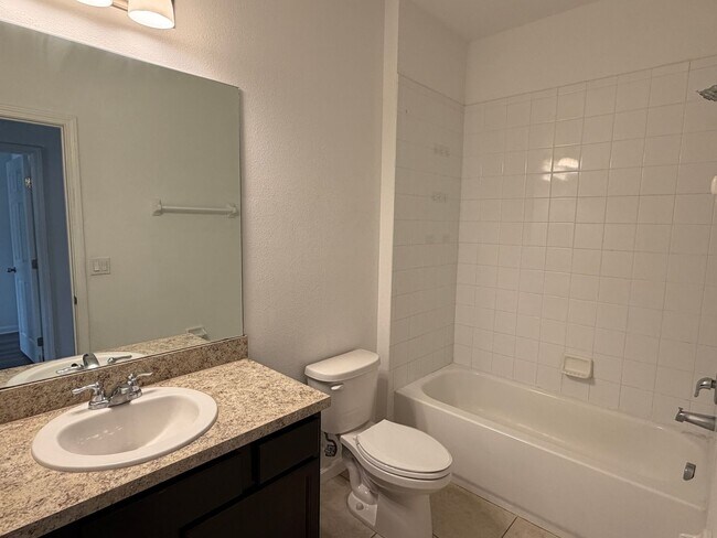 Building Photo - 4 bed 2.5 bath single family