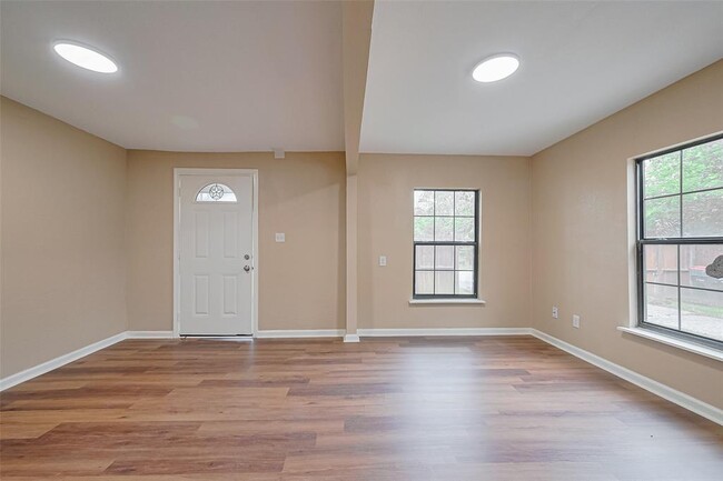 Building Photo - 1311 Pershing St
