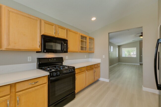 Building Photo - This  one-story home is located in the hea...