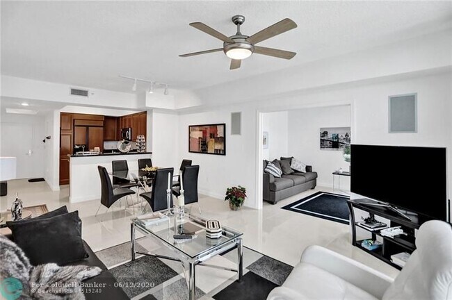 Building Photo - 111 SE 8th Ave