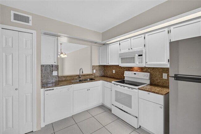 Building Photo - 13829 Timberland Dr