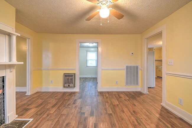 Building Photo - 1017 Fairview Ave