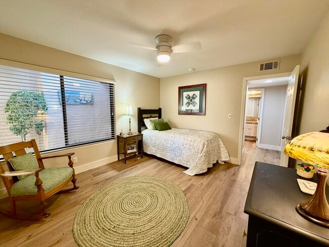 Building Photo - 205 Las Lomas