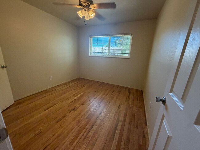 Building Photo - 4 bedroom house in Orangevale on a huge lot