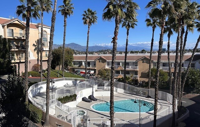 Building Photo - 4750 Templeton St