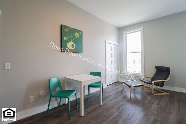 Building Photo - 113 1/2 W Maumee St