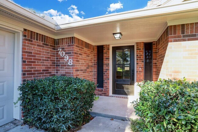 Building Photo - 7098 Shadow Lake Dr
