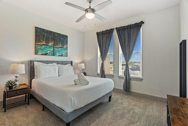 Building Photo - 12100 1/2 Ferrystone Glen Dr