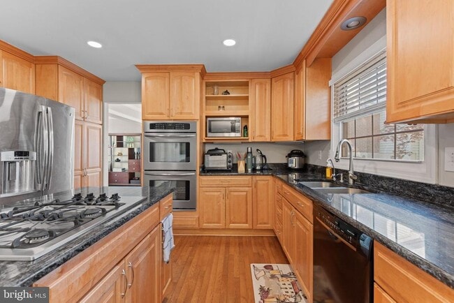 Building Photo - 8104 Creekview Dr