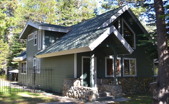 Primary Photo - Sweet 2BD Cabin! Avail for a 3-6 month Win...