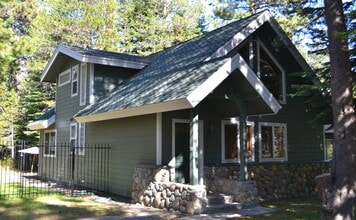 Building Photo - Sweet 2BD Cabin! Avail for a 3-6 month Winter lease! Available 12/01/26- 3/31/27