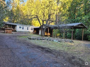 Building Photo - 3 Bedroom Update Mobile Home Located In Qu...