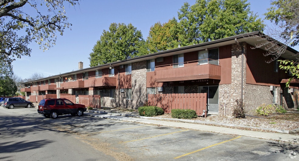 Building Photo - Riverwood Apartments